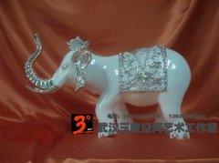 大象陶瓷艺术品