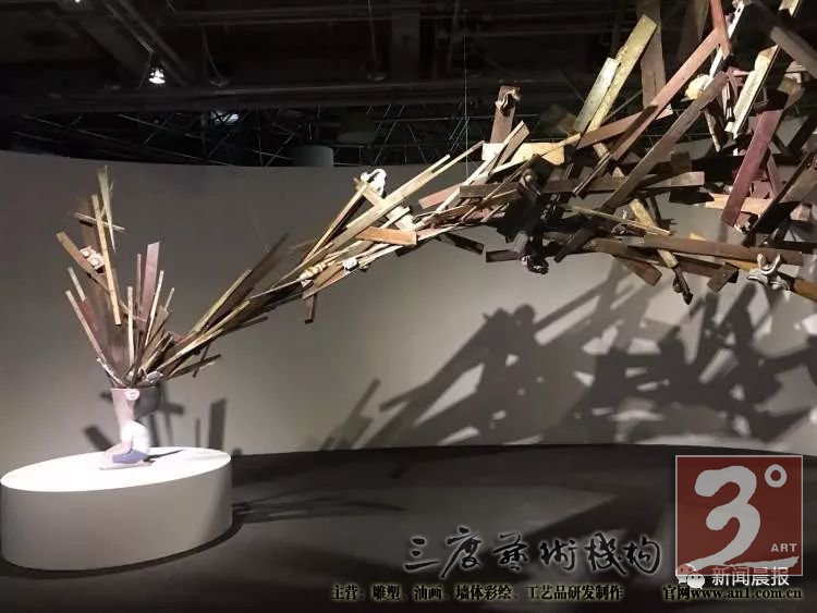  从街头创作到当代艺术馆 引用策展人曹彬的话来说：“从街头创作到当代艺术馆