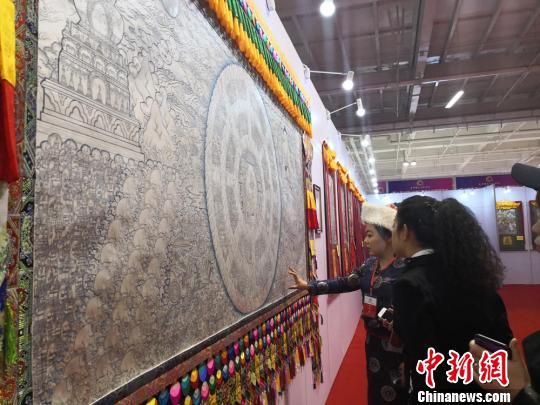 百余幅经典唐卡亮相兰州艺博会 展藏族独特艺术风格