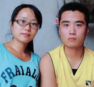 济宁男孩考上“211” 常凌晨起床帮家里做石雕