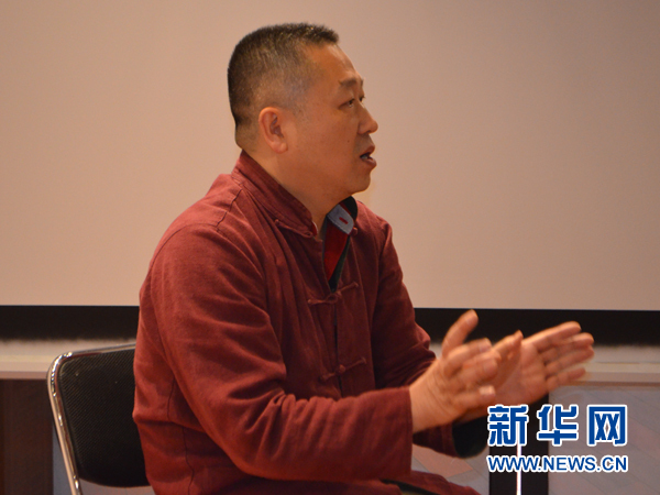 在东方陶瓷艺术馆陶艺老师向若源的讲解下
