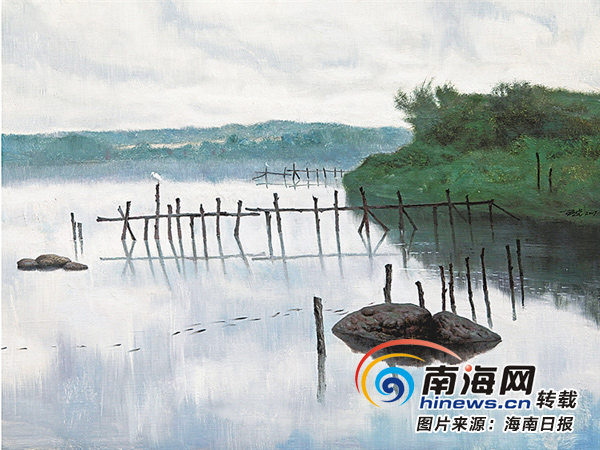  《水鸟的天空》(油画)王锐(海南) 家乡也有诗与远方 “一只水鸟的神态/来自于远方和水中的木桩/流云飞渡的湖面/将在一只飞翔的水鸟中/展示它形式之外的美