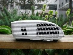 投影机奥图码 HD33左侧 