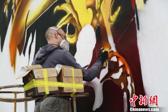 花海涂鸦遇上洞庭湖光春色 涂鸦艺术节湖南南县开幕