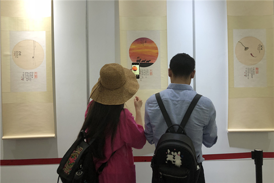知名画家小林武汉公益画展《等一朵花开》在黄鹤楼公园白云阁美术馆展出