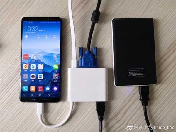 还能接硬盘！华为Mate 10秒变PC工作站：画面爽翻了