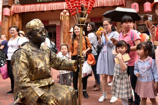 厦门方特旅游区正式与本次台湾团队的组织方签署了合作协议