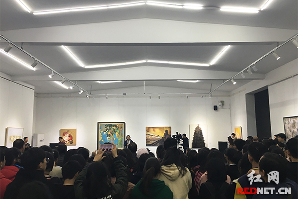  展出作品完整呈现了油画学会理事会成员艺术创造的整体实力