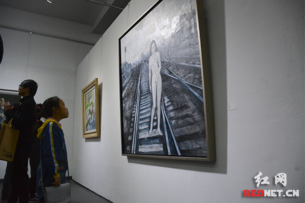  展出作品完整呈现了油画学会理事会成员艺术创造的整体实力