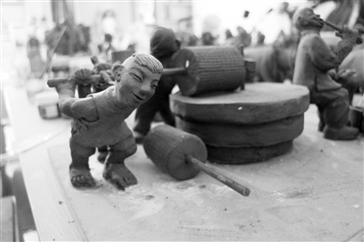 现场做了两个蒙古族男女