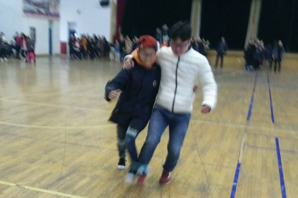 为了让家长会开展的别有意义