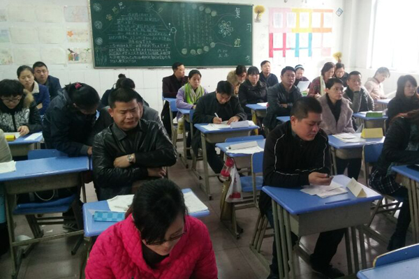 为了让家长会开展的别有意义