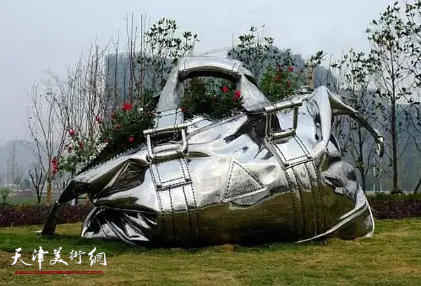 是中国公共艺术从主流性的、主体性的意识形态