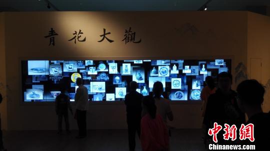 该展览以全景解读为理念