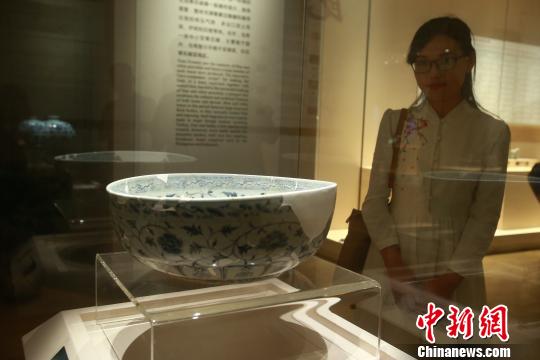 该展览以全景解读为理念