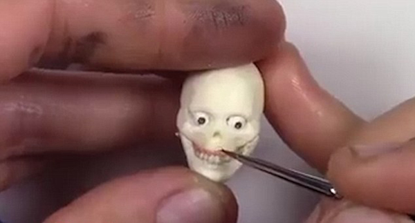 巴西雕塑家制作仿真人物雕像装饰蛋糕引热议