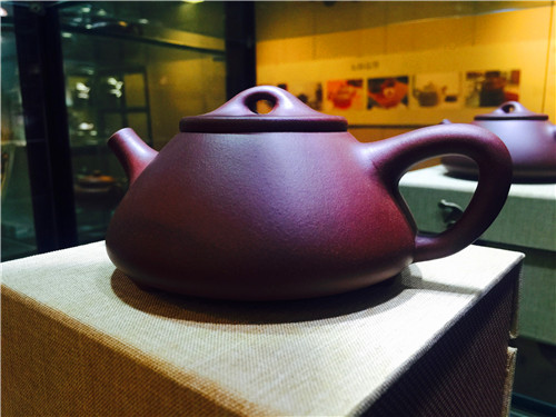 国家级工艺美术师蒋卫兵出席开幕式