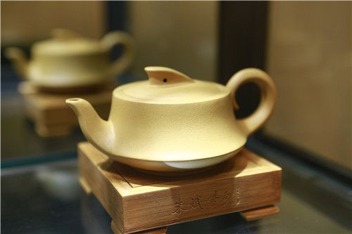 国家级工艺美术师蒋卫兵出席开幕式