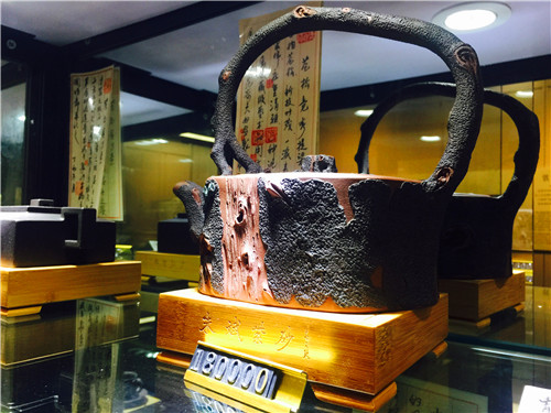 国家级工艺美术师蒋卫兵出席开幕式