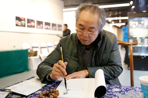 国家级工艺美术师蒋卫兵出席开幕式