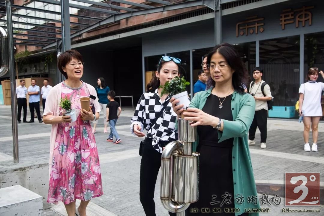 而是相互依存、互为作用的集群