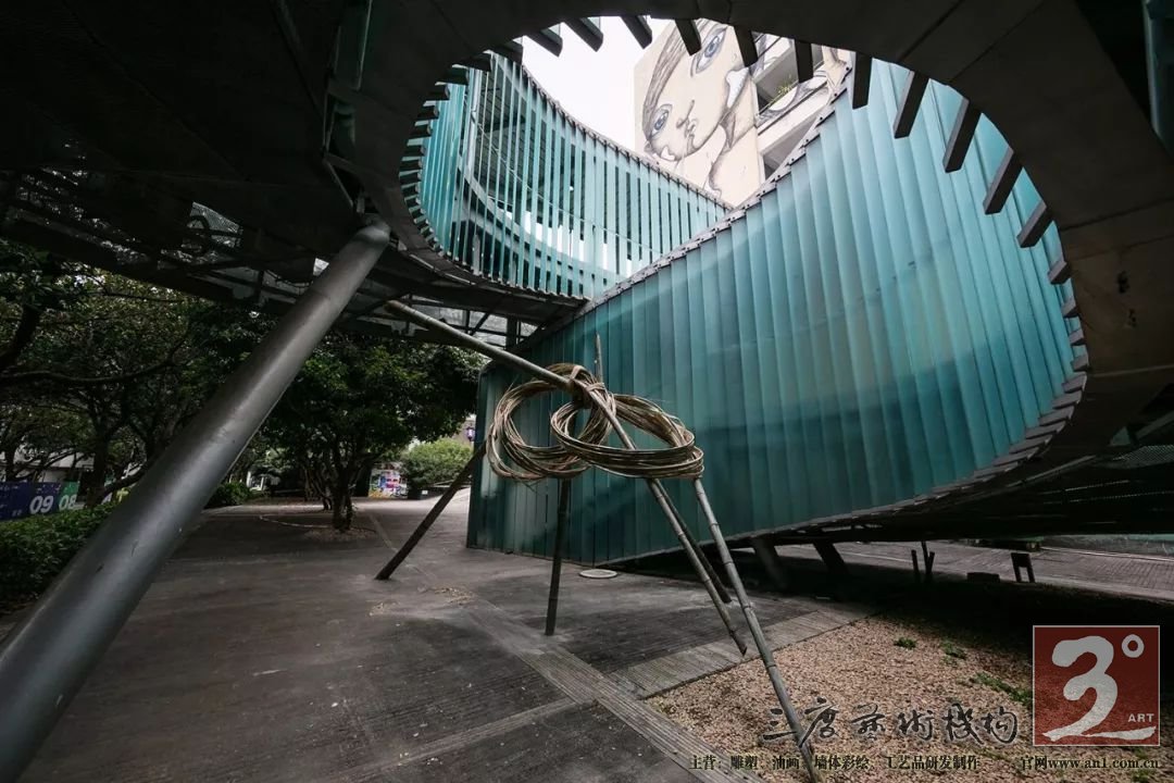 而是相互依存、互为作用的集群