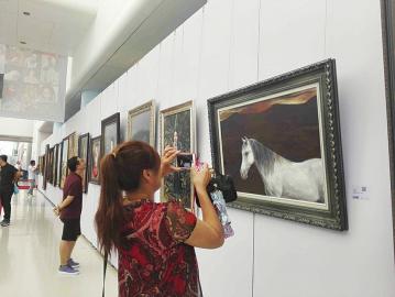 山东青年油画家作品“绽放”水立方