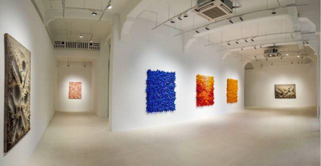 申请方式: 请投递简历至: moxian@pearllamfineart.com 或 juliana@pearllamgalleries.com