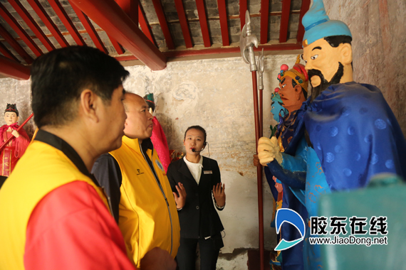 但仔细研究东西壁画内容