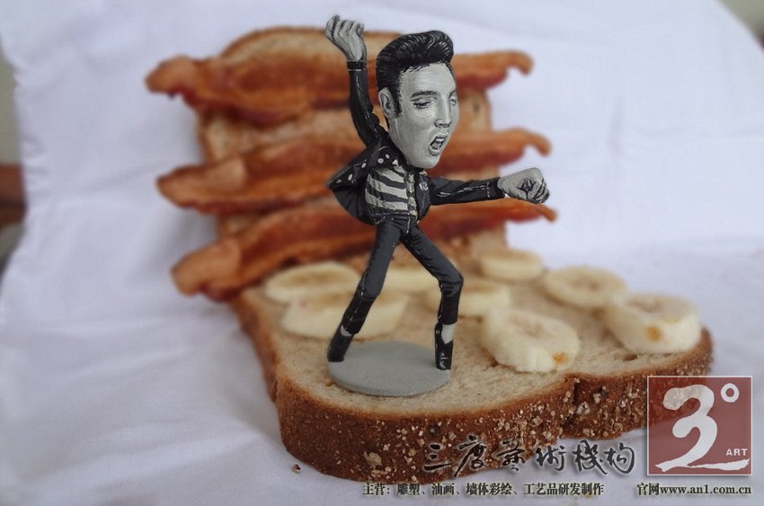 美艺术家用带壳花生制作逼真雕像