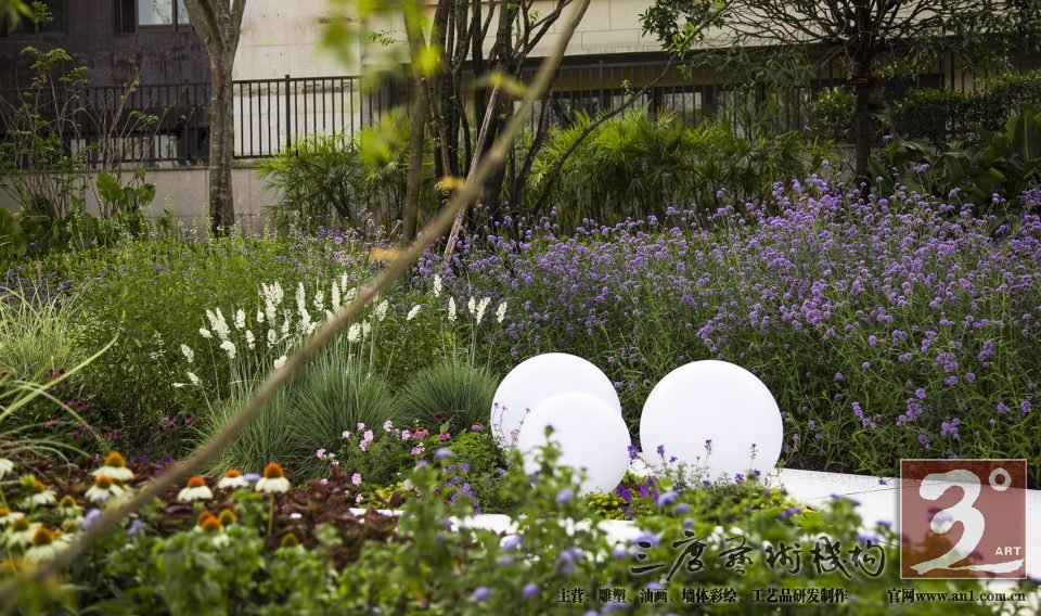 and the completeness of three or four generations living together.Landscaping is often pinned on gorgeous flowers