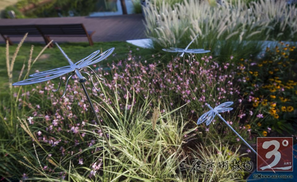 and the completeness of three or four generations living together.Landscaping is often pinned on gorgeous flowers