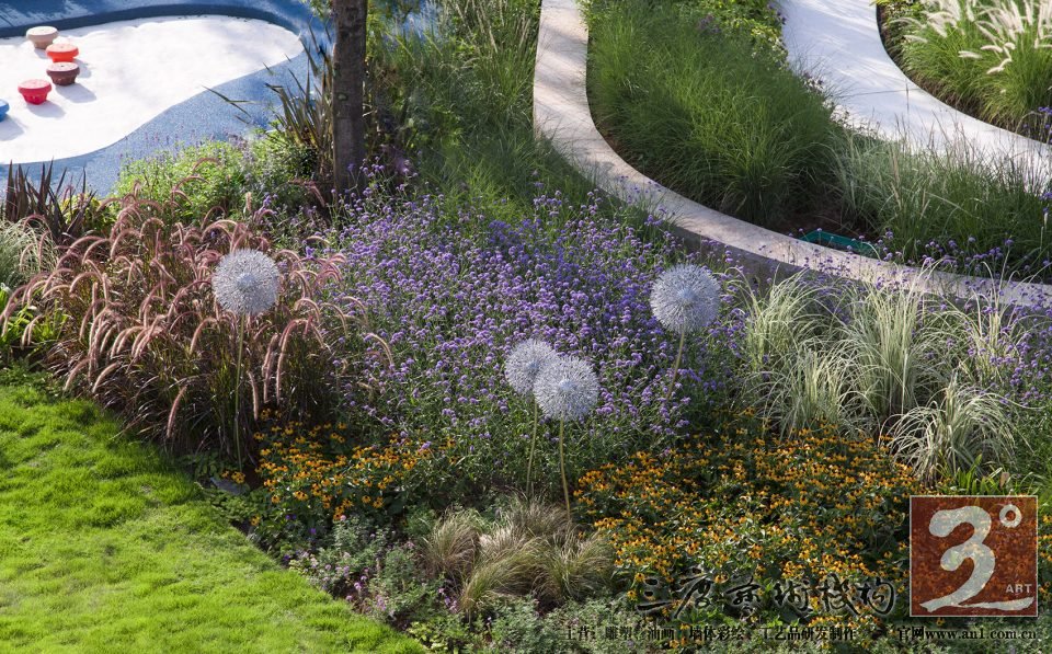 and the completeness of three or four generations living together.Landscaping is often pinned on gorgeous flowers