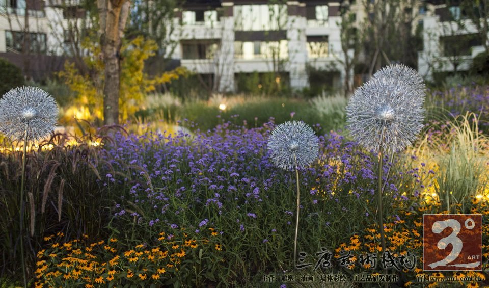and the completeness of three or four generations living together.Landscaping is often pinned on gorgeous flowers