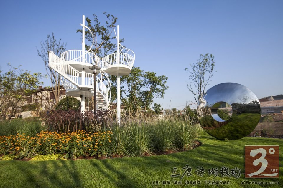 and the completeness of three or four generations living together.Landscaping is often pinned on gorgeous flowers