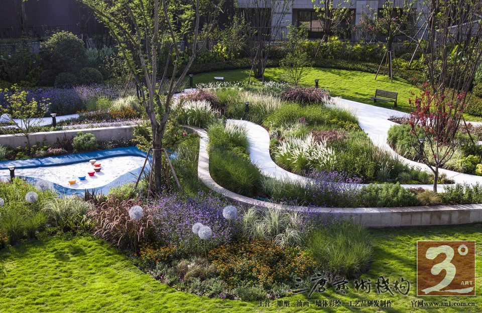and the completeness of three or four generations living together.Landscaping is often pinned on gorgeous flowers