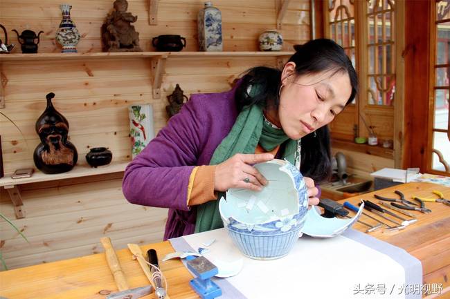 女子会独门手艺，可以把摔碎的瓷器还原，让人叹为观止！