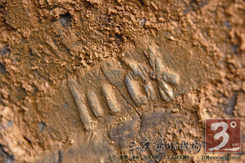 有数块墓砖上还印有疑似“右三”字样
