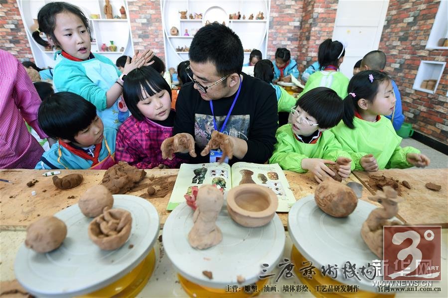 让学生感受和了解制陶艺术