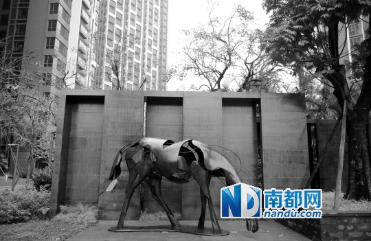 亲，楼下的这些雕塑，让你感受自家小区的艺术气息