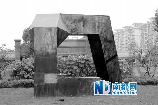 中海锦城“门”。南都记者 韩晶元 摄