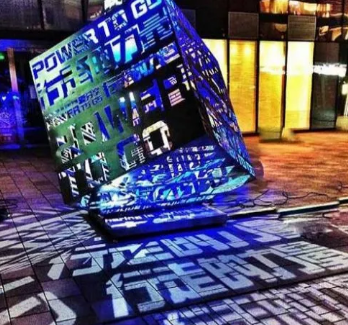 还与哑光的壶面形成了质感与色彩上的对比