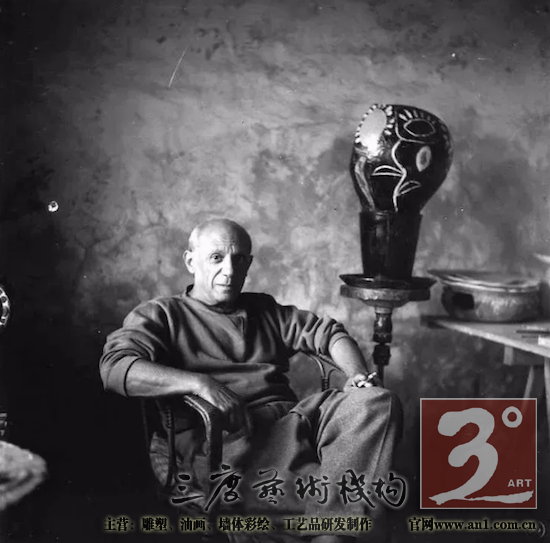 还与哑光的壶面形成了质感与色彩上的对比