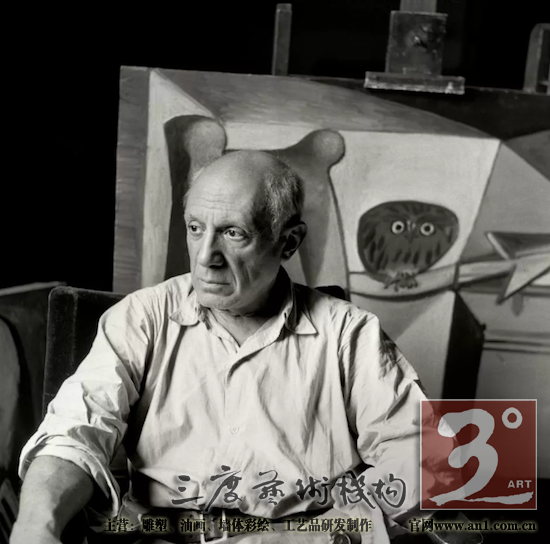 还与哑光的壶面形成了质感与色彩上的对比