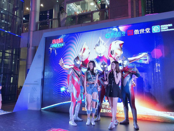 一场奥特曼大战怪兽的“立体场景”为众多现场观众带来了一场炫酷的视觉盛宴