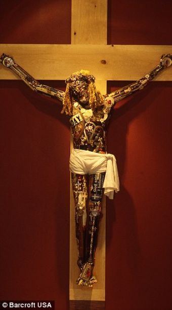 他同时也接受雕塑的委托制作