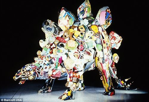 他同时也接受雕塑的委托制作