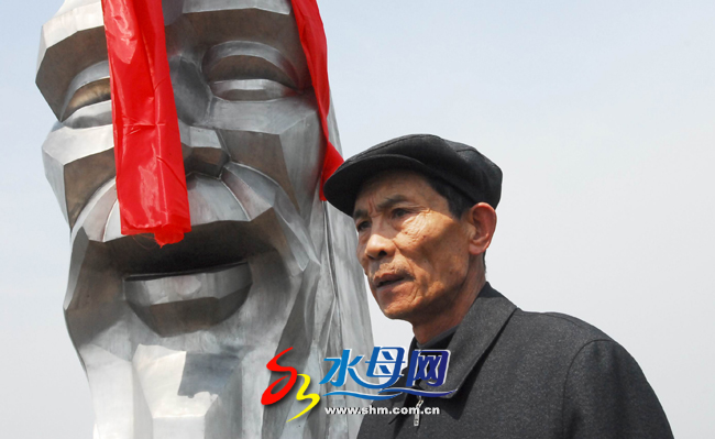 “月亮老人”雕像制作者王文学与“月老”的不了情(组图)