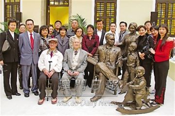 地面大厅现时展出了多幅叶挺生平事迹和在澳生活的照片