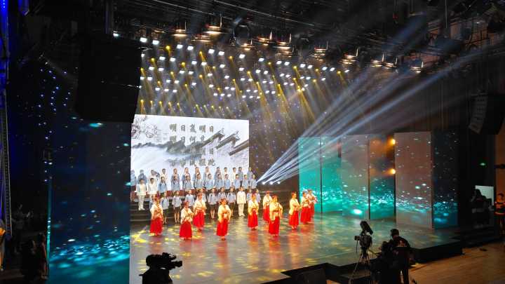 热烈庆祝党的十九大胜利召开——泸州市第七届群众文化旅游艺术活动“诗咏酒城·诗词朗诵大赛”决赛